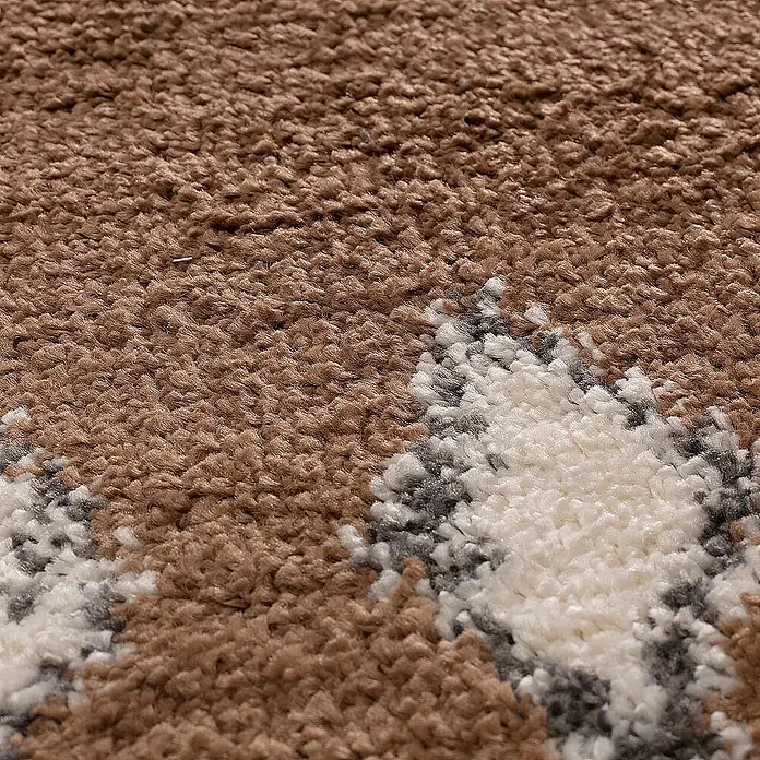 Dekoria Flachgewebeteppich - braun - Detailaufnahme eines Teppichs mit braunem und weißem Muster, der eine weiche Textur und ein dekoratives Design aufweist.