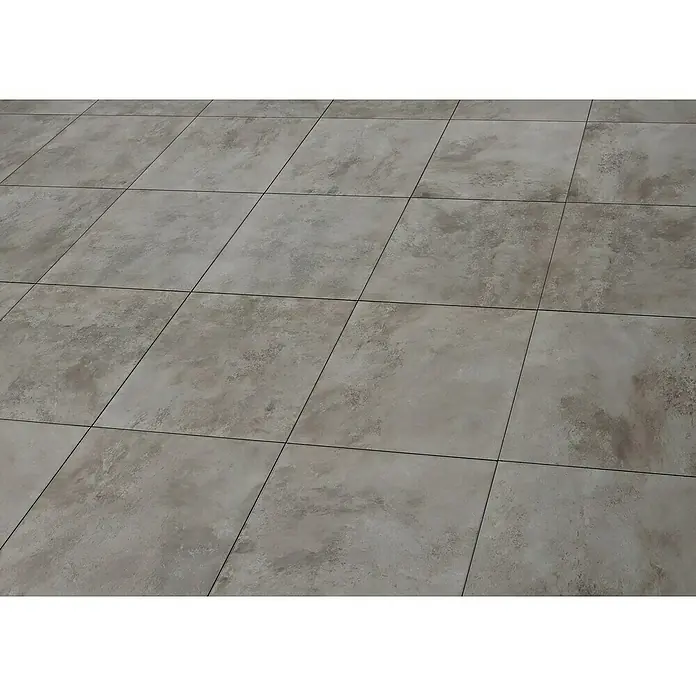 EHL Terrassenplatte Design - 60 x 60 x 4 cm, Zementgrau, Beton - Nahaufnahme des grauen Bodenbelags, bestehend aus quadratischen Fliesen mit dezentem Muster und dunklen Fugen. Ideal für moderne Innenräume.
