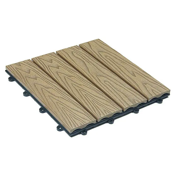 Home Deluxe Terrassenfliese BAVARO PREMIUM 2,5m² - Teak, Matt - Verbundfliese mit Holzoptik. Diese Fliesen bieten eine attraktive und praktische Lösung für Terrassen und Balkone mit einfacher Montage.