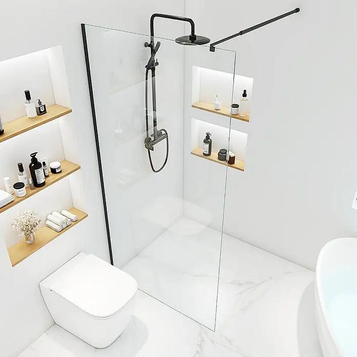 Home Deluxe Duschwand - Schwarz / Klarglas - Modernes Badezimmerdesign mit begehbarer Dusche, minimalistischer Toilette und stilvollen Regalen für Pflegeprodukte.