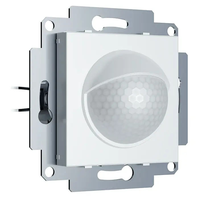 LED-Bewegungsmelder Rio - 250 V - Nahaufnahme eines weißen Bewegungsmelders mit Wabendetails, der in einer hellgrauen Halterung montiert ist.