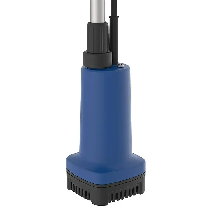 Güde Akku-Regenfasspumpe RFP 12-201-04 - 1 Akku, Max. Fördermenge: 1.500 l/h - Nahaufnahme einer blauen Tauchpumpe mit einem schwarzen Sockel und einem silbernen Rohr, ideal für Wasserableitungsanwendungen.