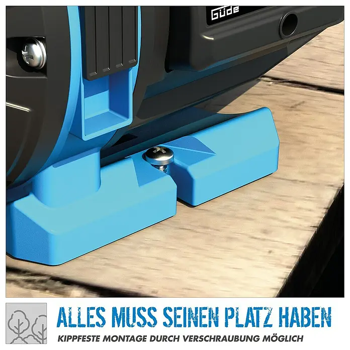 Güde Gartenpumpe GP 6035 - 600 W, Max. Fördermenge: 3.200 l/h - Detailaufnahme einer GÜDE-Maschine mit blauem Sockel, befestigt mit Schrauben, auf einer Holzoberfläche.