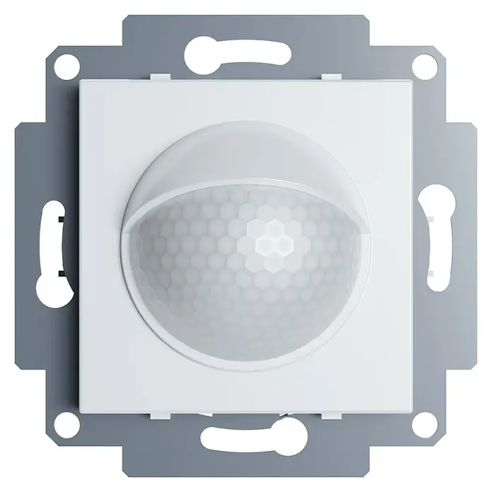 LED-Bewegungsmelder Rio - 250 V - Nahaufnahme eines weißen Bewegungsmelders mit einem sechseckigen Muster auf der Linse, eingebettet in einer grauen Montageplatte.