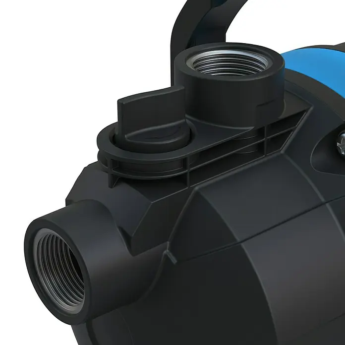 Güde Gartenpumpe GP 6035 - 600 W, Max. Fördermenge: 3.200 l/h - Detailaufnahme einer schwarzen Wasserpumpe mit blauen Akzenten, die robuste Bauweise und hochwertige Verarbeitung zeigt.