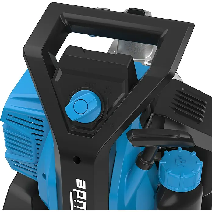 Güde Benzin-Klarwasserpumpe GMP 7.21 - 2 PS, Max. Fördermenge: 7.000 l/h - Nahaufnahme einer blauen und schwarzen Tide-Wasserpumpe mit einem Griff oben und Bedienelementen auf der Vorderseite.