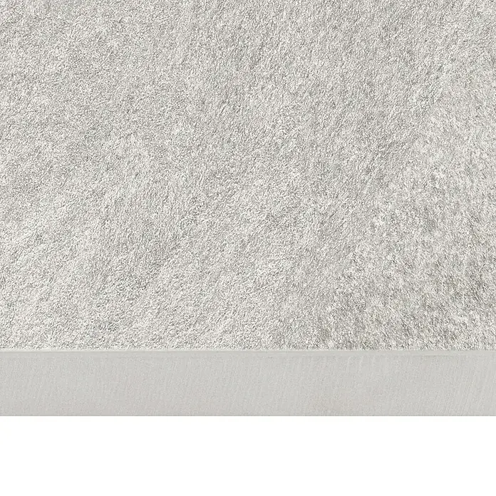 Terrassenfliese Durastone - 60 x 120 x 2 cm, Grau, Matt - Helle Raufasertapete mit weißem Sockel. Die Tapete hat eine feine, unregelmäßige Struktur, die dem Raum eine interessante Textur verleiht.