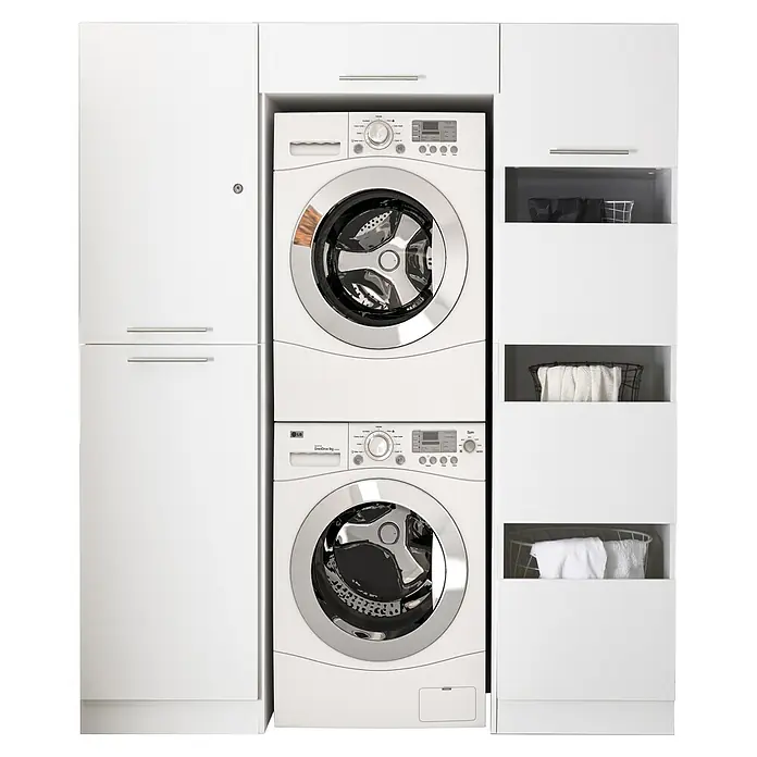 Respekta Waschmaschinenschrank Clara - L x B: 67,6 x 167,4 cm, Weiß, Mit 2 x Waschmaschinenschrank, Wäscheschrank & Hochschrank - Waschmaschine und Trockner von LG, übereinander gestapelt, eingebettet in eine weiße Schrankwand mit Stauraum.