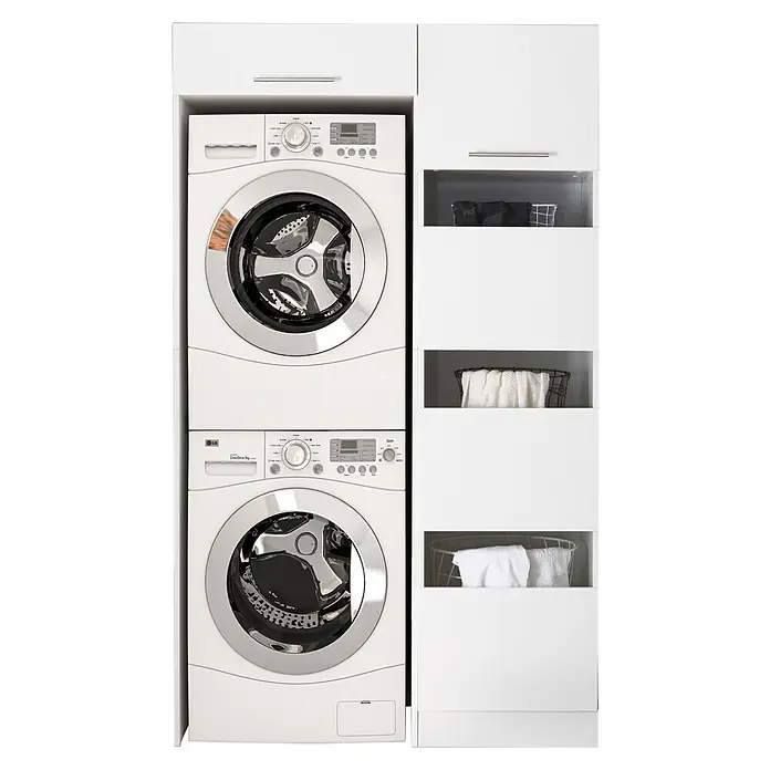 Respekta Waschmaschinenschrank Clara - L x B: 67,6 x 117,4 cm, Weiß, Mit Wäscheschrank & Waschmaschinenschrank - Weißer Wäscheturm mit Waschmaschine und Trockner, neben einem weißen Schrank mit Regalen für Wäschekörbe.