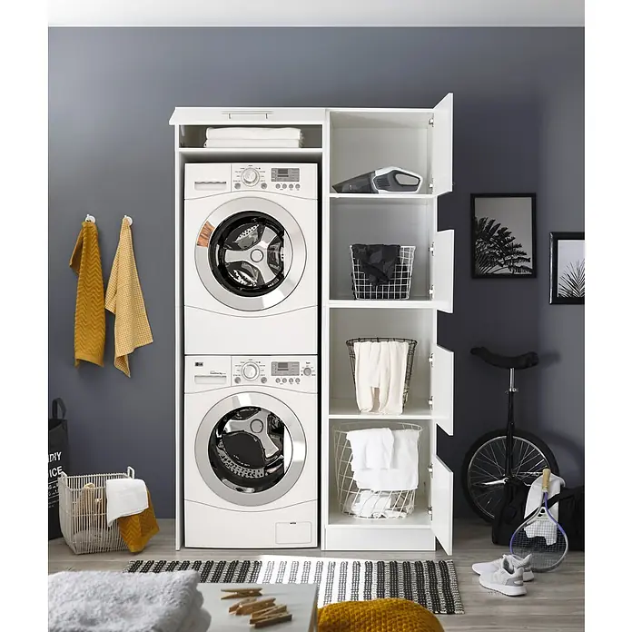 Respekta Waschmaschinenschrank Clara - L x B: 67,6 x 117,4 cm, Weiß, Mit Wäscheschrank & Waschmaschinenschrank - Ein Wäscheturm mit Waschmaschine und Trockner, eingebaut in einen weißen Schrank mit Regalen, der Stauraum und Organisation bietet.