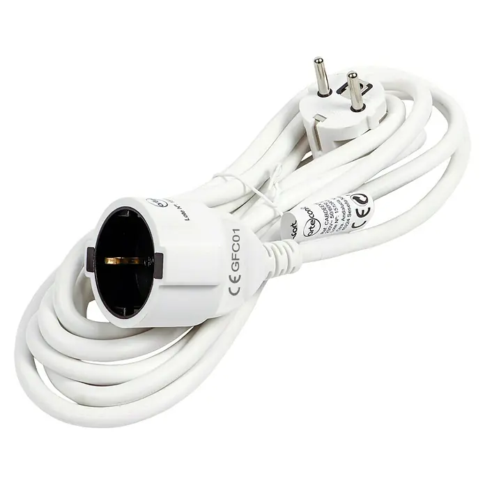 Arte confort Alargo - 3 m, Blanco, IP20, H05VV-F - Primer plano de un cable de extensión blanco con enchufe y toma Euro, enrollado de forma ordenada y muy visible.