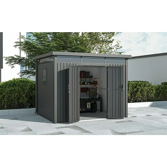 Gardol Gerätehaus Cubus Max - Außenmaß inkl. Dachüberstand (B x T): 294 x 230 cm, Stahl, Schwarz - Graues Gartenhaus mit geöffneten Türen, das einen Blick auf Regale und eine Werkbank im Inneren freigibt. Ideal zur Aufbewahrung von Gartengeräten.