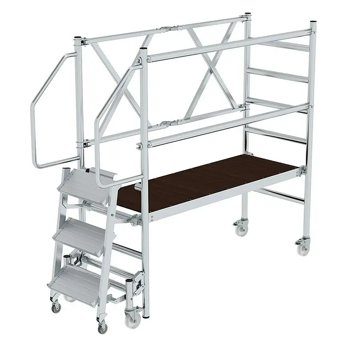 Proregal Montagegerüst mit Treppenzustieg -  - Mobiles Aluminium-Arbeitsgerüst mit dunkelbrauner Plattform, integrierten Stufen, Handläufen und Rollen.