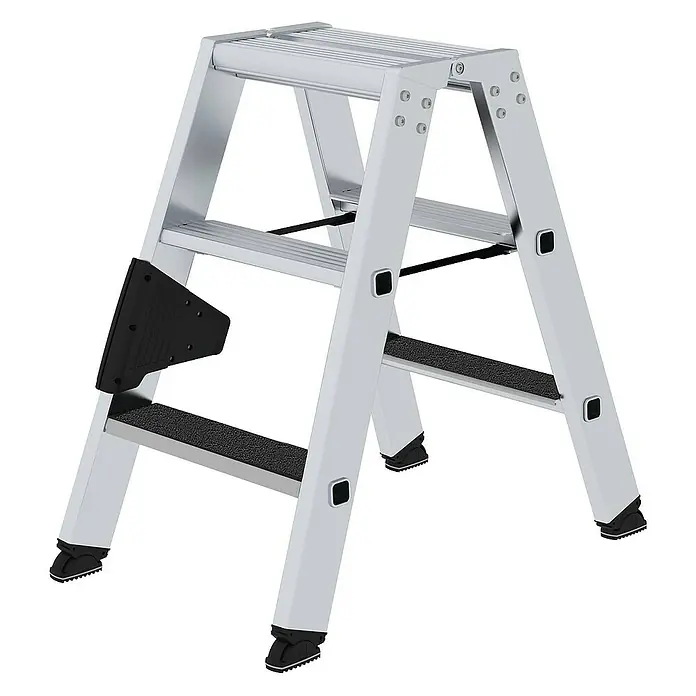 Proregal Doppel-Stehleiter beidseitig begehbar - Anzahl Tritte: 6 Stk., Arbeitshöhe: 2.200 mm, Belastbarkeit: 150 kg, Aluminium - Silberne Aluminium-Klappleiter mit schwarzen Anti-Rutsch-Stufen und rutschfesten Füßen.