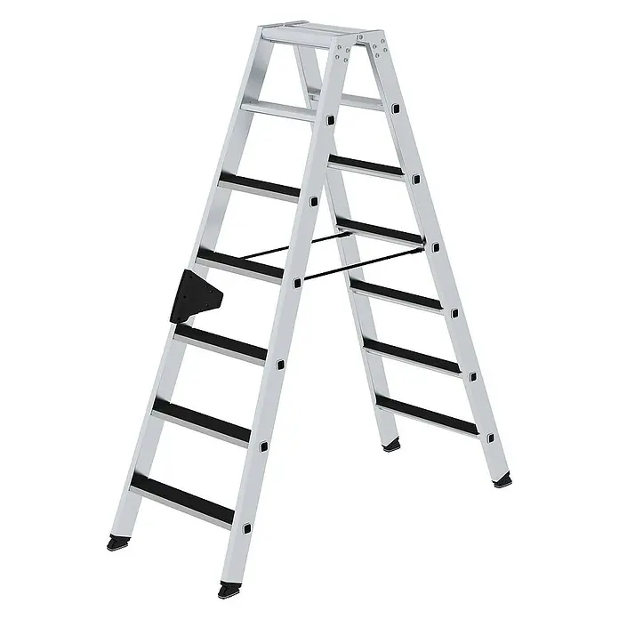 Proregal Doppel-Stehleiter beidseitig begehbar - Anzahl Tritte: 14 Stk., Arbeitshöhe: 3.150 mm, Belastbarkeit: 150 kg, Aluminium - Silberne Aluminium-Klappleiter mit schwarzen Anti-Rutsch-Stufen und -Füßen für Stabilität und sicheren Zugang.