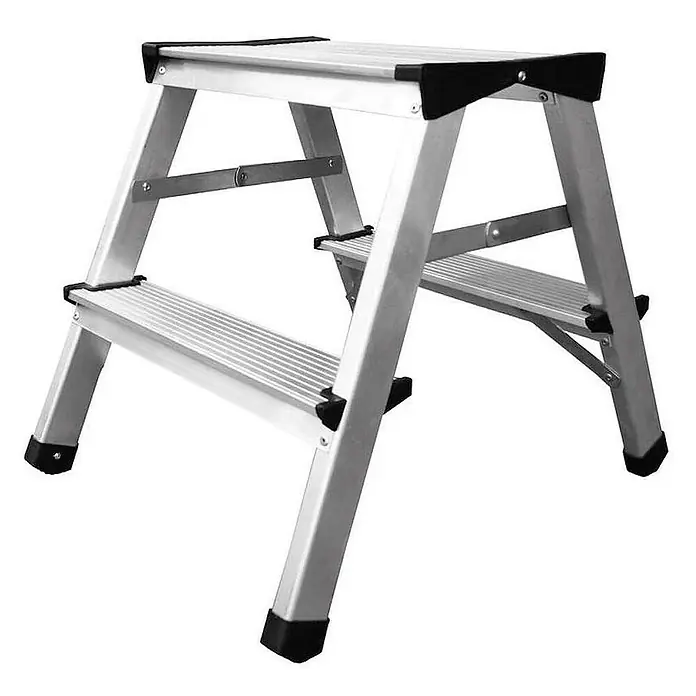 Proregal Doppel-Stehleiter mit 6 Stufen - Anzahl Tritte: 6 Stk., Belastbarkeit: 125 kg, Aluminium - Silberner zweistufiger Aluminium-Klapphocker mit schwarzen Anti-Rutsch-Kappen.
