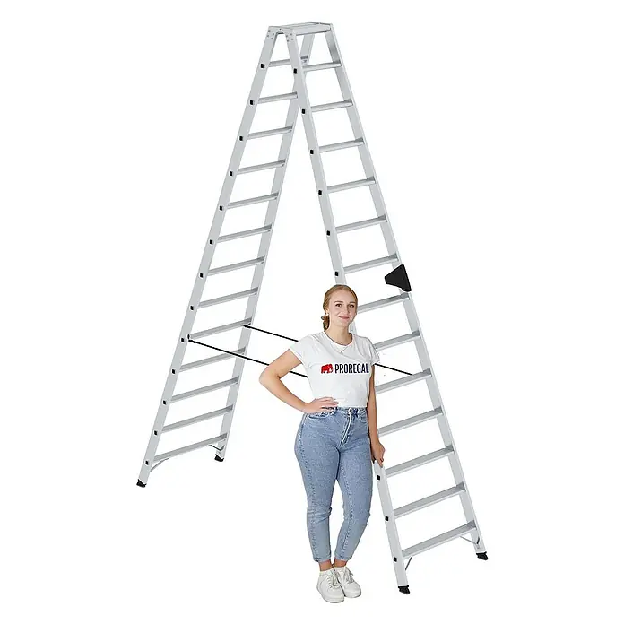 Proregal Doppel-Stehleiter beidseitig begehbar - Anzahl Tritte: 28 Stk., Arbeitshöhe: 4.800 mm, Belastbarkeit: 150 kg, Aluminium - Silberne Aluminium-Mehrzweckleiter in A-Form, mit einer Frau daneben zur Größenangabe.