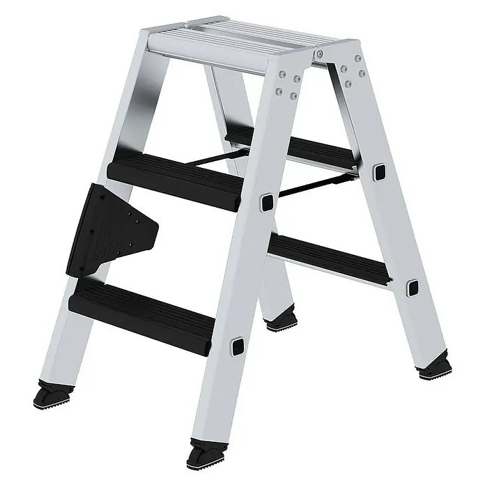 Proregal Doppel-Stehleiter beidseitig begehbar - Anzahl Tritte: 6 Stk., Arbeitshöhe: 2.200 mm, Belastbarkeit: 150 kg, Aluminium - Silberne Aluminium-Klapptrittleiter mit zwei schwarzen rutschfesten Stufen und einer oberen Plattform für sicheren Zugang.