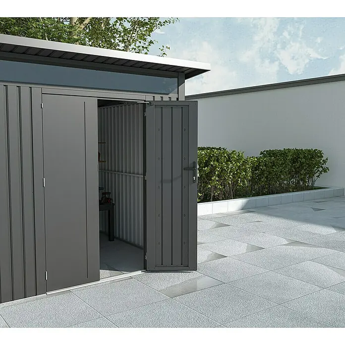 Gardol Gerätehaus Style Midi - Außenmaß inkl. Dachüberstand (B x T): 225 x 253 cm, Stahl, Schwarz - Das Foto zeigt einen modernen Metallgeräteschuppen mit geöffneten Türen, der im Garten auf Steinplatten steht und Stauraum bietet.