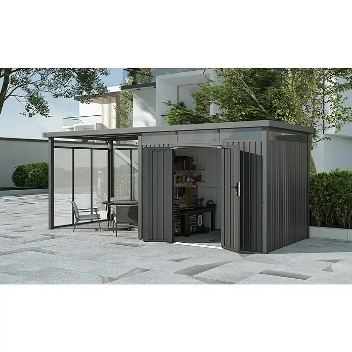 Gardol Rück- & Seitenwand Milchglas-Optik Cubus - Höhe: 190 cm, Passend für: Gardol Gerätehaus-Anbau Cubus & Cubus Max - Grauer Geräteschuppen mit offen stehenden Türen und Werkzeugen darin. Mit einem Vordach und Tisch für den Garten.