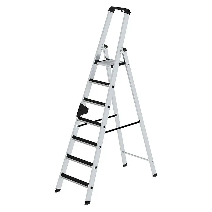 Proregal Stehleiter einseitig begehbar - Anzahl Tritte: 7 Stk., Arbeitshöhe: 3.650 mm, Belastbarkeit: 150 kg, Aluminium - Eine stabile silberne Aluminium-Klappleiter mit schwarzen rutschfesten Stufen, einem Griff und einer kleinen Plattform.