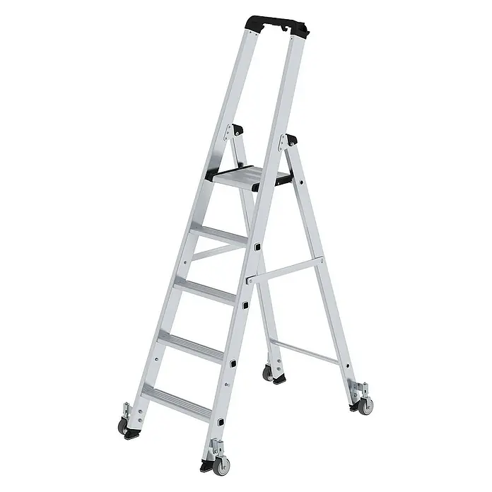 Proregal Stehleiter einseitig begehbar - Anzahl Tritte: 5 Stk., Arbeitshöhe: 3.150 mm, Belastbarkeit: 150 kg, Aluminium - Silberne Aluminium-Klappleiter mit schwarzem Griff und Lenkrollen für einfache Bewegung.