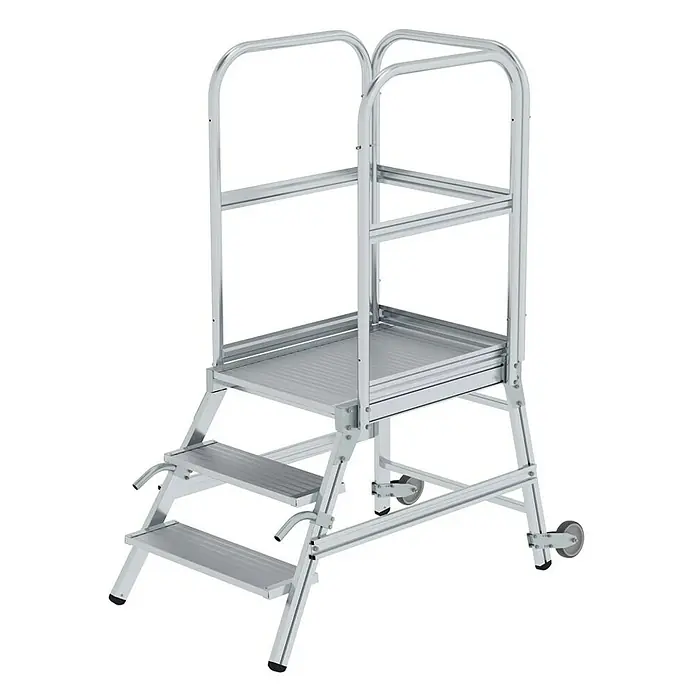 Proregal Treppenpodest einseitig begehbar - Anzahl Tritte: 3 Stk., Arbeitshöhe: 2.700 mm, Belastbarkeit: 150 kg, Aluminium - Silberne Aluminium-Arbeitsplattform mit Handläufen, rutschfesten Stufen und Rollen.