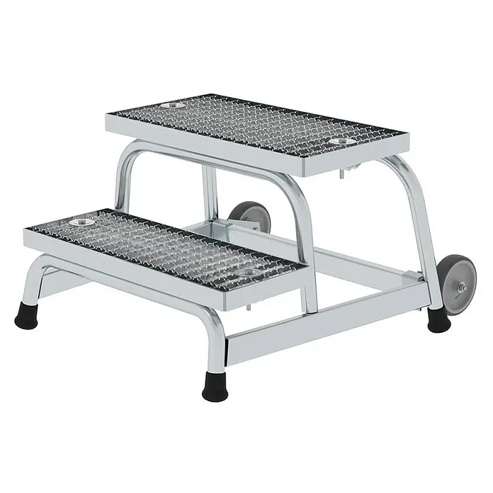 Proregal Treppenpodest Arbeitspodest starr mit 2 Stufen - Anzahl Tritte: 2 Stk., Arbeitshöhe: 2.400 mm, Belastbarkeit: 150 kg, Aluminium - Silberner Metall-Zweistufenhocker mit Lochblechtritten, Gummifüßen und Hinterrädern zur Mobilität.