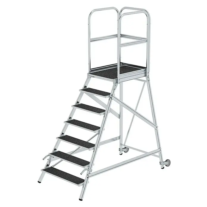Proregal Treppenpodest einseitig begehbar - Anzahl Tritte: 7 Stk., Arbeitshöhe: 3.700 mm, Belastbarkeit: 150 kg, Aluminium - Silberne mobile Sicherheits-Stufenleiter mit schwarzen rutschfesten Trittflächen, oberer Plattform mit Geländern und Rollen.