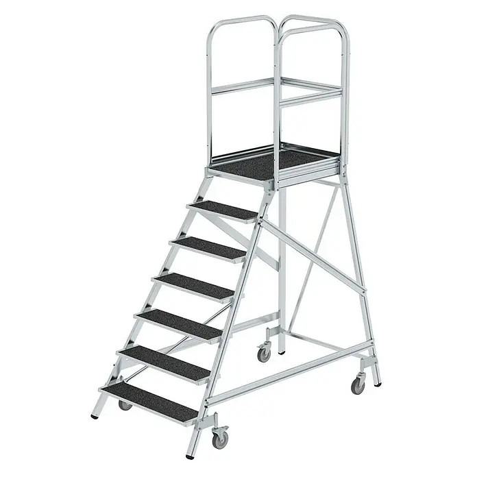 Proregal Treppenpodest einseitig begehbar - Anzahl Tritte: 7 Stk., Arbeitshöhe: 3.700 mm, Belastbarkeit: 150 kg, Aluminium - Mobile Aluminium-Stehleiter mit sieben schwarzen rutschfesten Stufen, großer Arbeitsplattform mit Geländer und vier Rollen.