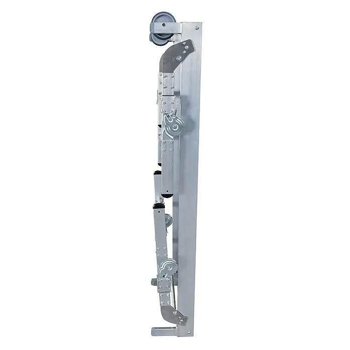Proregal Treppenpodest Maschinenpodest höhenverstellbar - Arbeitshöhe: 2.750 mm, Belastbarkeit: 300 kg, Aluminium - Geklappte Aluminium-Mehrzweckleiter mit silberner Oberfläche, Gelenken, schwarzen Gummifüßen und grauen Transporträdern.