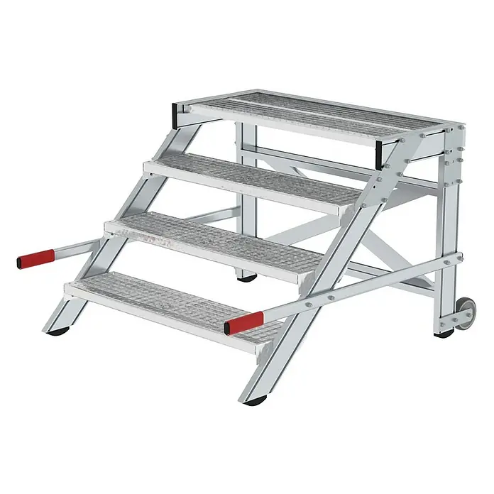 Proregal Treppenpodest Arbeitspodest fahrbar - Anzahl Tritte: 4 Stk., Arbeitshöhe: 2.800 mm, Belastbarkeit: 200 kg, Aluminium - Silberfarbene, tragbare vierstufige Arbeitsplattform mit rutschfesten Trittflächen, roten Handgriffen und Rollen für leichte Mobilität.