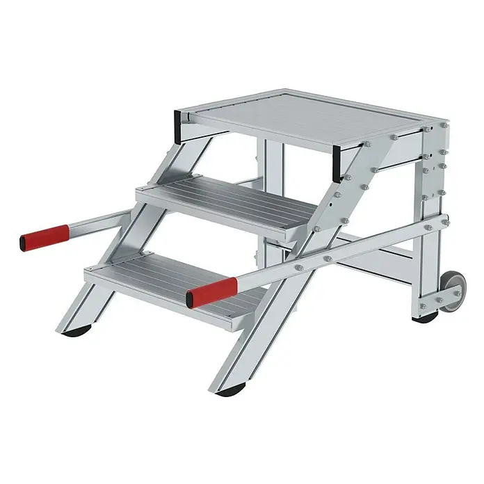 Proregal Treppenpodest Arbeitspodest fahrbar - Anzahl Tritte: 3 Stk., Arbeitshöhe: 2.600 mm, Belastbarkeit: 200 kg, Aluminium - Dreistufige Aluminium-Rolltritt mit roten Griffen und hinteren Rädern. Gerillte Stufen für sicheren Halt.