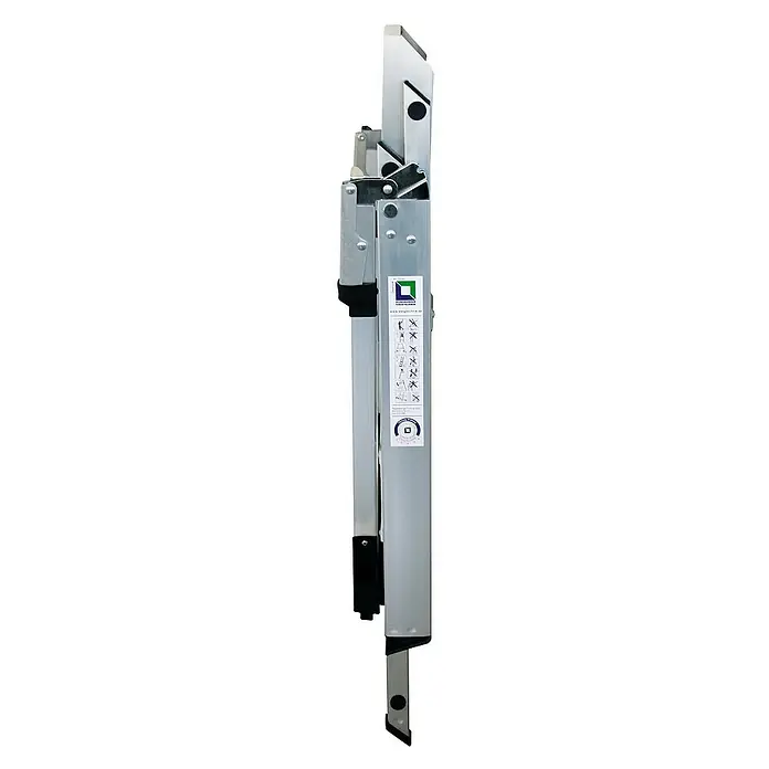 Proregal Klapptritt mit Haltebügel - Anzahl Tritte: 5 Stk., Arbeitshöhe: 3.100 mm, Belastbarkeit: 150 kg, Aluminium - Geklappte silberne Aluminium-Mehrzweckleiter mit Sicherheitshinweisen.