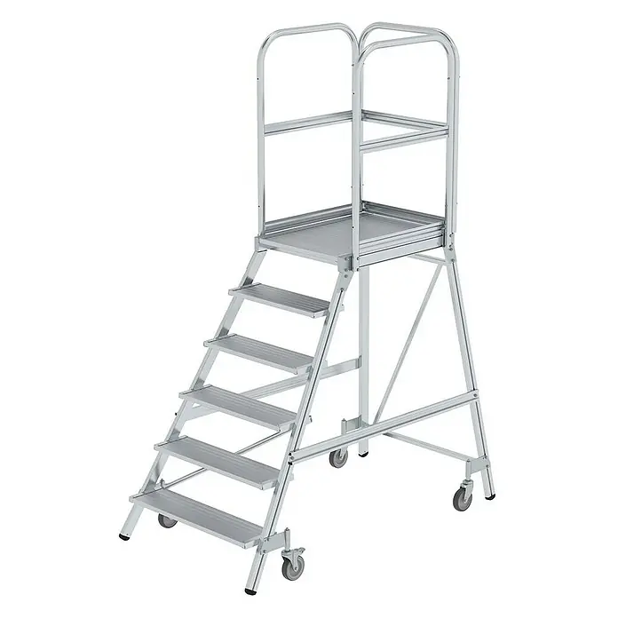 Proregal Treppenpodest einseitig begehbar - Anzahl Tritte: 6 Stk., Arbeitshöhe: 3.500 mm, Belastbarkeit: 150 kg, Aluminium - Mobile Arbeitsplattform aus silbernem Aluminium mit Handläufen, mehreren Stufen und Rollen.