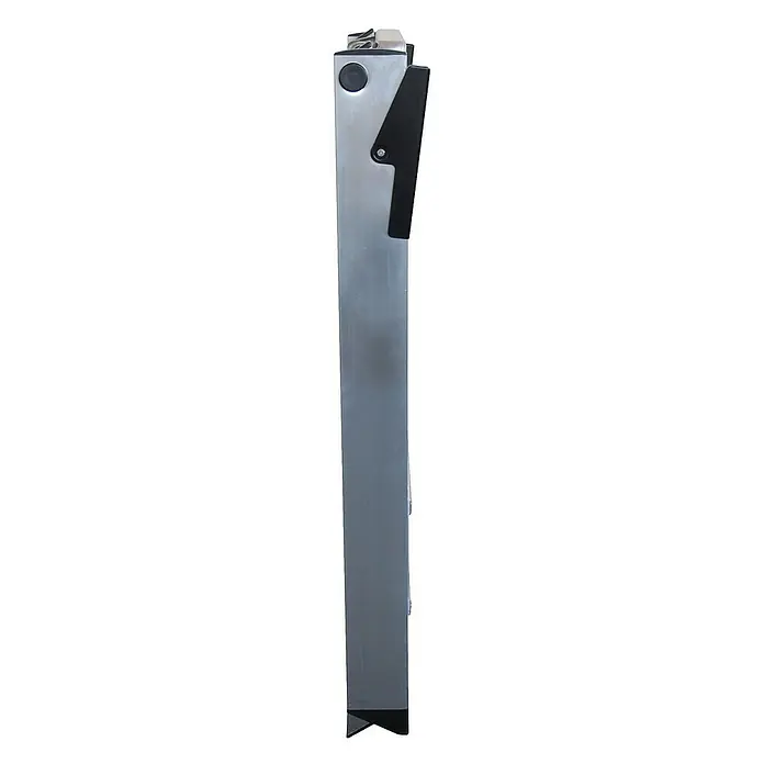 Proregal Klapptritt mit 3 Stufen - Anzahl Tritte: 3 Stk., Belastbarkeit: 150 kg, Aluminium - Aufrechtes silbergraues Metallteil mit schwarzem, abgewinkeltem Aufsatz und rundem Knopf oben.
