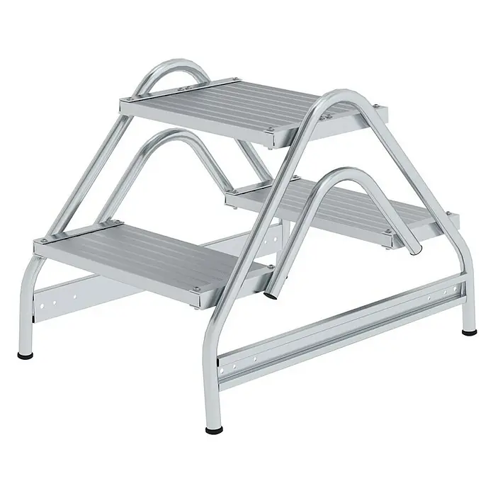 Proregal Treppenpodest Arbeitspodest beidseitig begehbar - Anzahl Tritte: 4 Stk., Arbeitshöhe: 2.500 mm, Belastbarkeit: 150 kg, Aluminium - Zweistufiger silberner Aluminiumhocker mit geriffelten Trittflächen und stabilem Rahmen für sicheren Zugang.