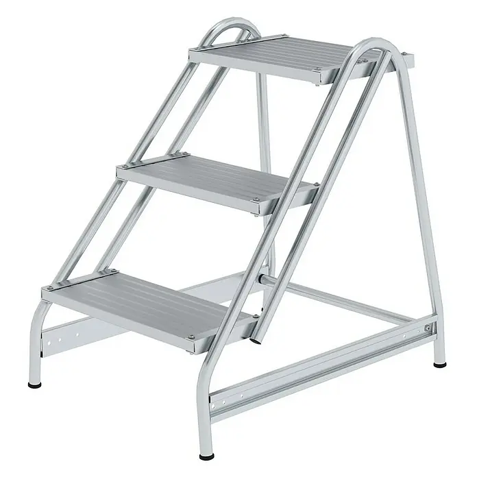 Proregal Treppenpodest Arbeitspodest einseitig begehbar - Anzahl Tritte: 3 Stk., Arbeitshöhe: 2.700 mm, Belastbarkeit: 150 kg, Aluminium - Silberne Aluminium-Trittleiter mit 3 Stufen, breiten, rutschfesten Trittflächen für sicheren Zugang.