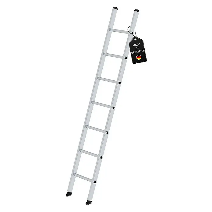 Proregal Anlegeleiter mit 7 Sprossen - Anzahl Tritte: 7 Stk., Arbeitshöhe: 3.300 mm, Belastbarkeit: 150 kg, Aluminium - Silberne Aluminiumleiter mit mehreren Sprossen und einem "Made in Germany"-Etikett oben befestigt.