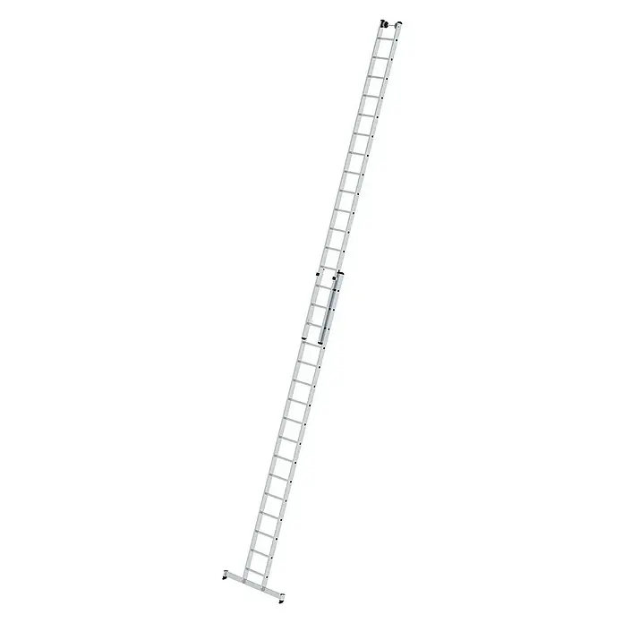 Proregal Schiebeleiter 2-teilig - Anzahl Tritte: 36 Stk., Arbeitshöhe: 10.300 mm, Belastbarkeit: 150 kg, Aluminium - Silberne Aluminium-Ausziehleiter mit Stabilisatorstange und oberen Rollen, vollständig ausgefahren dargestellt.