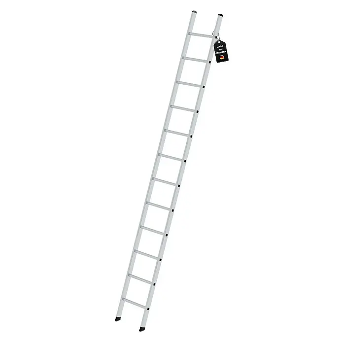 Proregal Anlegeleiter mit 12 Sprossen - Anzahl Tritte: 12 Stk., Arbeitshöhe: 4.700 mm, Belastbarkeit: 150 kg, Aluminium - Silberne Aluminium-Anlegeleiter mit schwarzen Gummifüßen und einem "Made in Germany"-Etikett.
