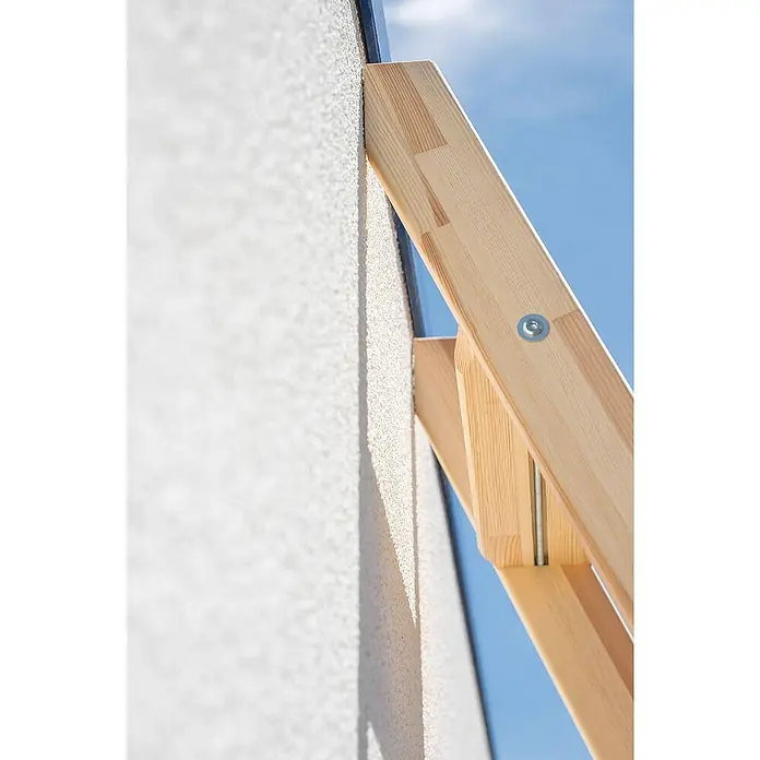 Proregal Anlegeleiter mit 6 Stufen - Anzahl Tritte: 6 Stk., Arbeitshöhe: 2.700 mm, Belastbarkeit: 150 kg, Holz - Heller Holz-Dachfensterrahmen, mit Schraube an rauer weißer Wand befestigt, zeigt eine stabile Verbindung.