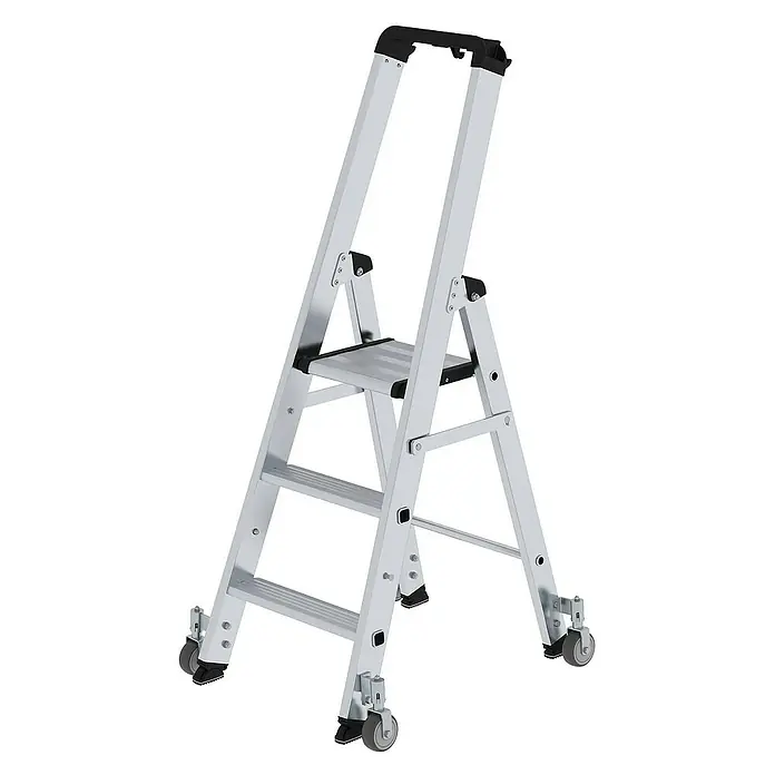 Proregal Stehleiter einseitig begehbar - Anzahl Tritte: 3 Stk., Arbeitshöhe: 2.700 mm, Belastbarkeit: 150 kg, Aluminium - Aluminium-Trittleiter in Silber mit schwarzem Griff und Rollen für Mobilität.