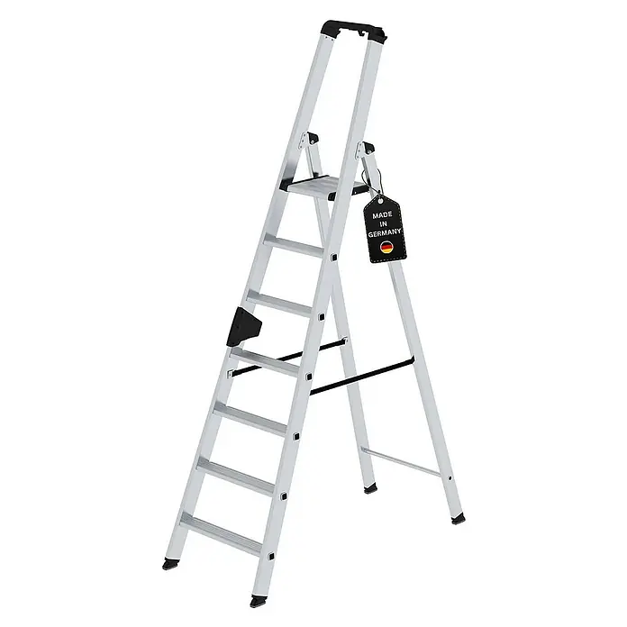 Proregal Stehleiter einseitig begehbar - Anzahl Tritte: 7 Stk., Arbeitshöhe: 3.700 mm, Belastbarkeit: 150 kg, Aluminium - Silberne Aluminium-Stehleiter mit schwarzen Akzenten und „Made in Germany“-Etikett.