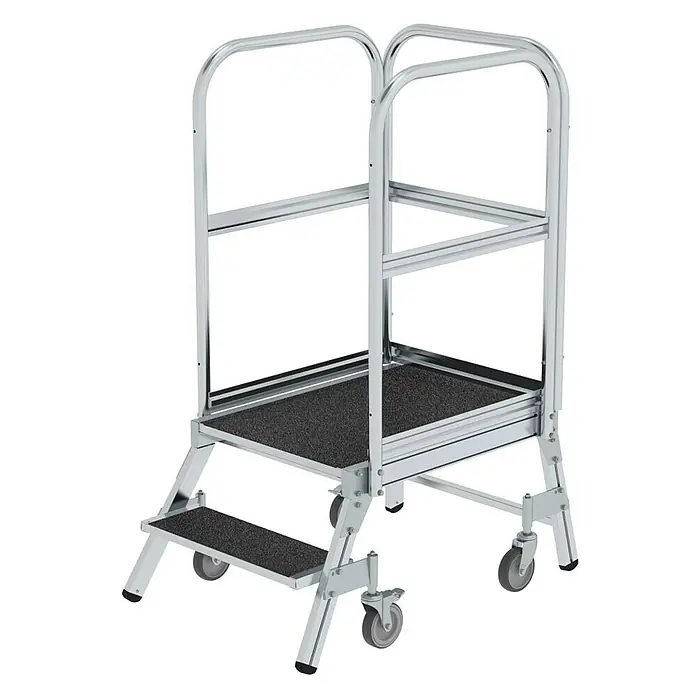 Proregal Treppenpodest einseitig begehbar - Anzahl Tritte: 2 Stk., Arbeitshöhe: 2.480 mm, Belastbarkeit: 150 kg, Aluminium - Silberne, fahrbare Arbeitsplattform aus Aluminium mit schwarzen Antirutschstufen, Handläufen und Rollen.