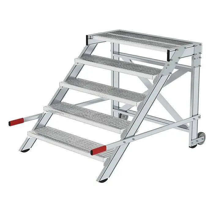 Proregal Treppenpodest Arbeitspodest fahrbar - Anzahl Tritte: 5 Stk., Arbeitshöhe: 3.000 mm, Belastbarkeit: 200 kg, Aluminium - Silberne Aluminium-Arbeitsplattform mit strukturierten Stufen, roten Griffen und Rädern für Mobilität.