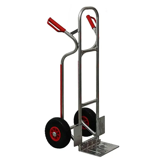 Proregal Sackkarre RAGNAR mit klappbarer Schaufel & PU-Bereifung - Aluminium, Traglast: 250 kg - Silberfarbene Metall-Sackkarre mit roten Griffen und schwarzen Rädern, mit klappbarer Ladeplatte.