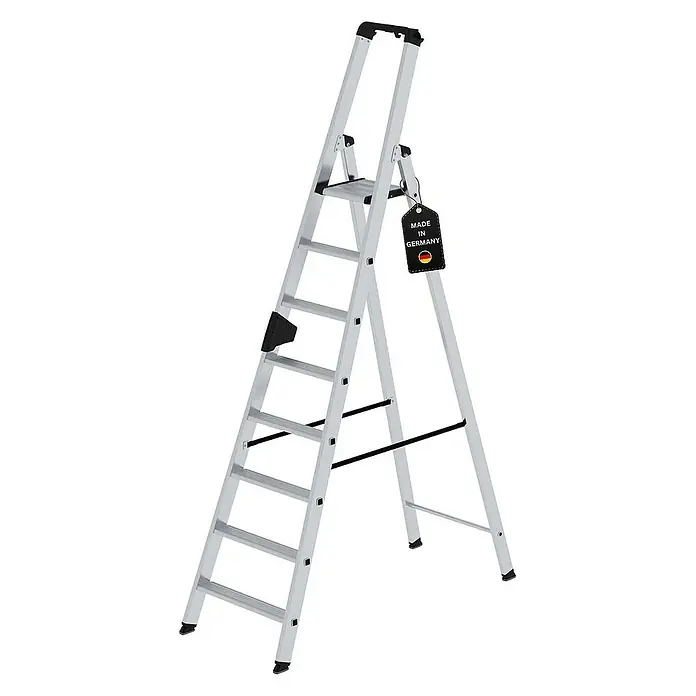 Proregal Stehleiter einseitig begehbar - Anzahl Tritte: 8 Stk., Arbeitshöhe: 3.900 mm, Belastbarkeit: 150 kg, Aluminium - Silberne Aluminium-Klappleiter mit schwarzen Akzenten, "Made in Germany" Etikett.