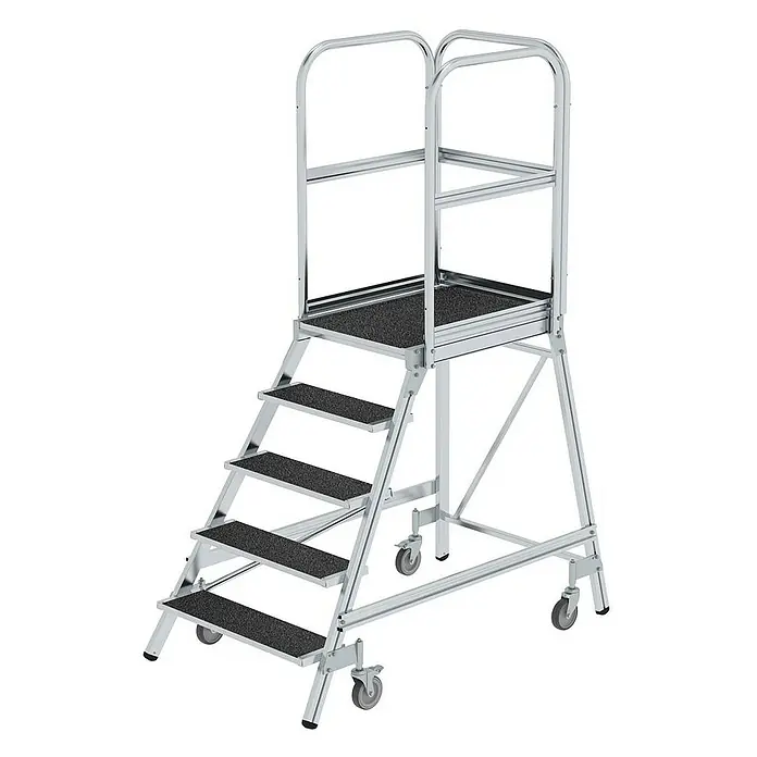 Proregal Treppenpodest einseitig begehbar - Anzahl Tritte: 5 Stk., Arbeitshöhe: 3.200 mm, Belastbarkeit: 150 kg, Aluminium - Silberfarbene mobile Arbeitsplattform aus Metall mit rutschfesten Stufen, oberer Plattform, Geländern und Rollen.
