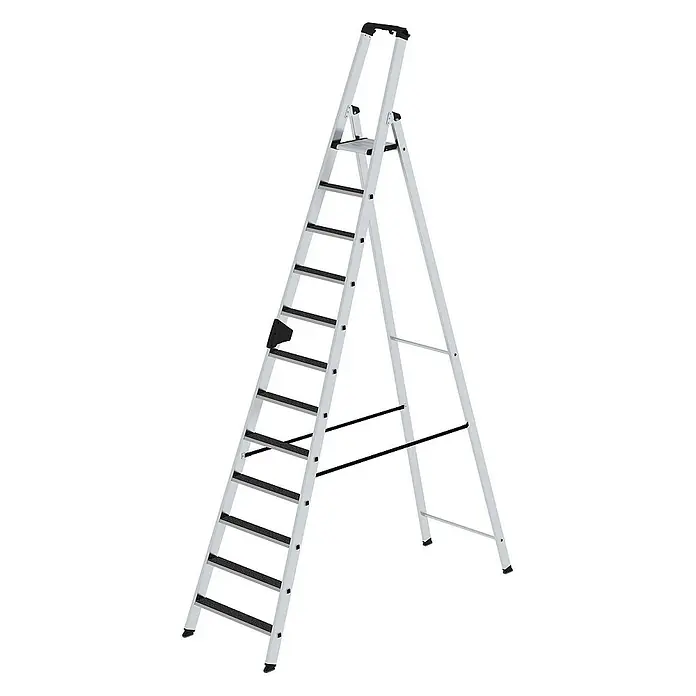 Proregal Stehleiter einseitig begehbar - Anzahl Tritte: 12 Stk., Arbeitshöhe: 5.000 mm, Belastbarkeit: 150 kg, Aluminium - Silberne Aluminium-Klappleiter mit schwarzen Anti-Rutsch-Stufen und oberem Griff.